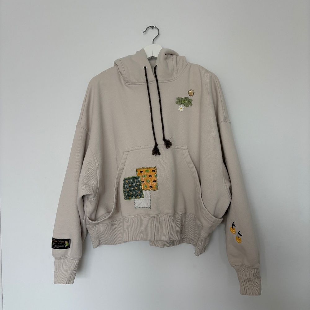 Women’s Nike Patchwork Flowers Embroidered Boxy Cropped Hoodie M